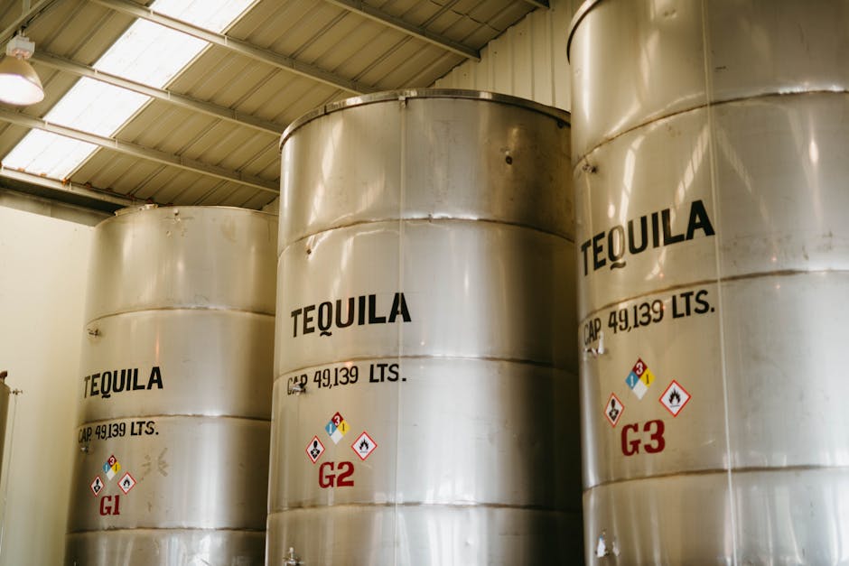 Calcolo peso tequila: fusti industriali con indicazione della capacità in litri, utile per la conversione litri kg nel settore alimentare.