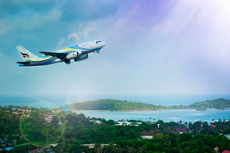 Aereo in decollo sopra un paesaggio tropicale con mare, isole e vegetazione lussureggiante, perfetto per l'Avventura Eneo.