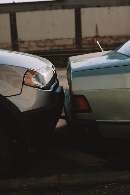 Auto tamponate: immagine simbolica per la sicurezza stradale a Roma dopo l'incidente davanti alla scuola con un bambino investito.