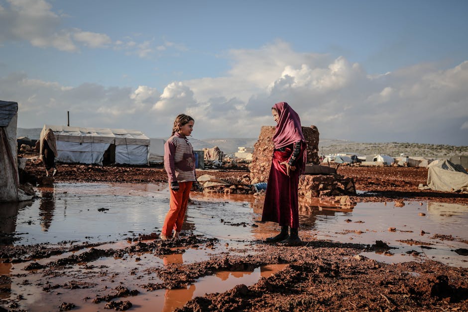 Bambine in un campo profughi: la crisi demografica e il futuro incerto dei bambini in contesti di vulnerabilità sociale e povertà.