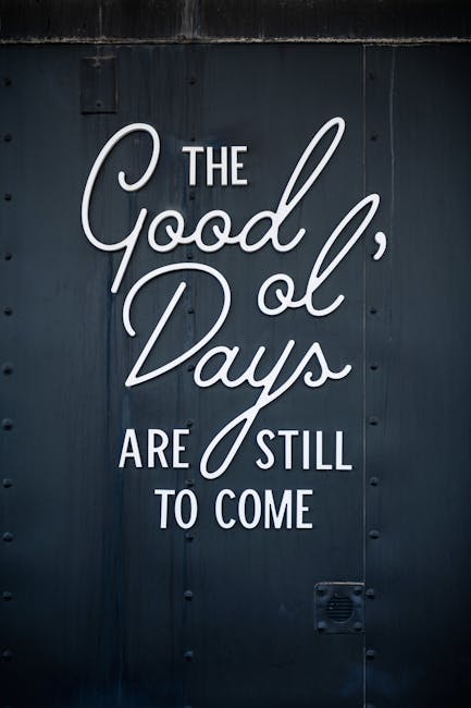 Scritta motivazionale The good old days are still to come su sfondo scuro per Erasmus+ Bologna Call 2026, prospettive future e opportunità