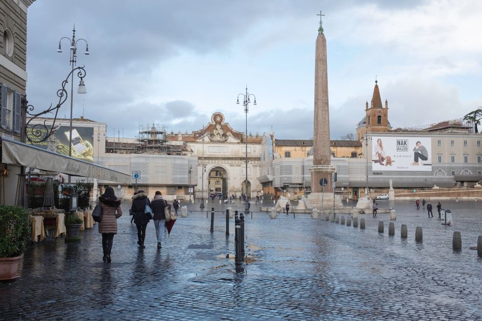 Aggressione a coltellate a Roma: il dramma della docente e le implicazioni sulla sicurezza scolastica