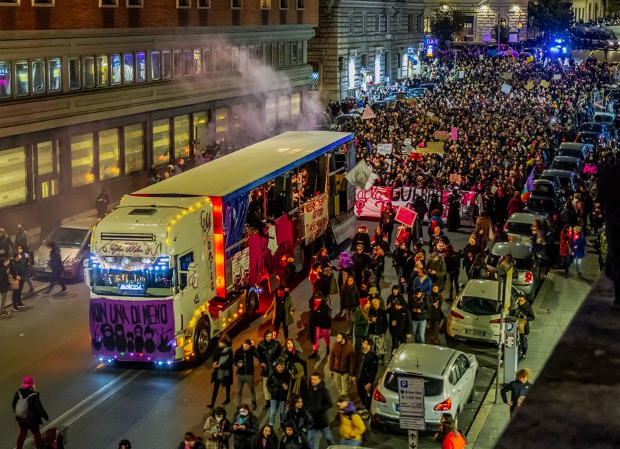 Proteste autotrasportatori e caro carburanti: la Gilda chiede stop alle accise e chiusura scuole per docenti e ATA