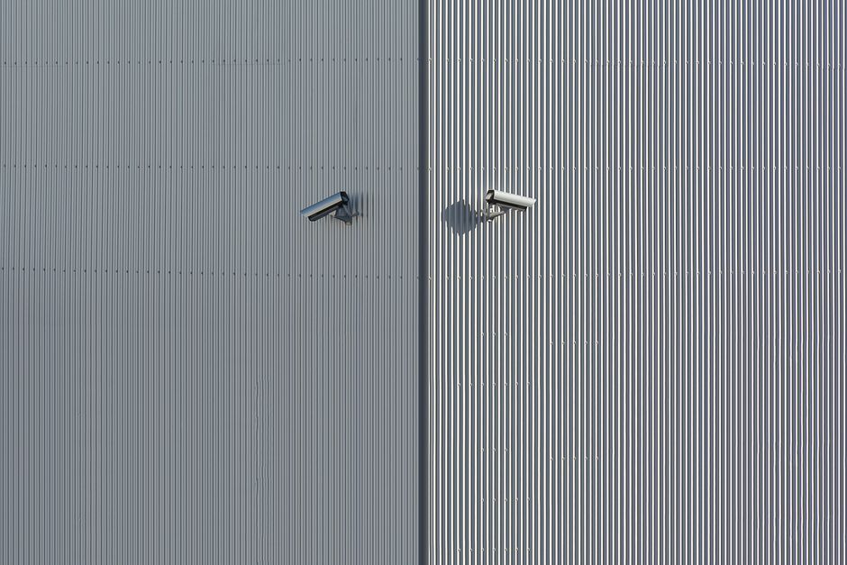 Videosorveglianza negli spogliatoi: il Garante Privacy sanziona l'installazione di telecamere per prevenire furti