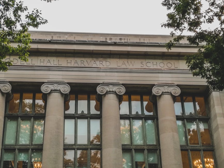 Edificio della Harvard Law School con colonne, bonus scuola e scuole paritarie nella Legge di Bilancio 2026