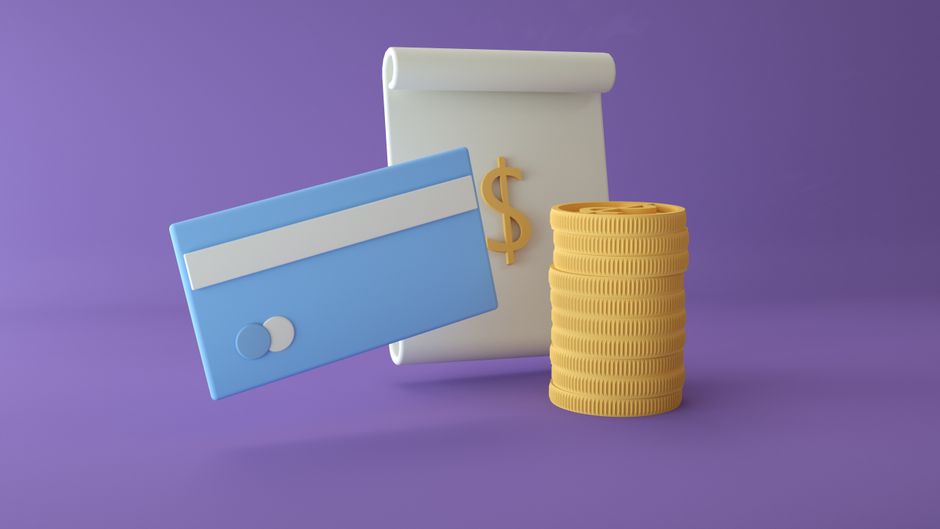 Illustrazione 3D di una carta di credito blu, un rotolo di carta con simbolo del dollaro e una pila di monete dorate, che simboleggiano lo split payment prorogato per le scuole.
