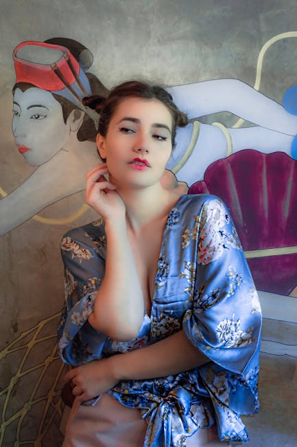 Donna in kimono floreale blu: valutazione peer e qualità del progetto, revisione tra pari per risultati migliori