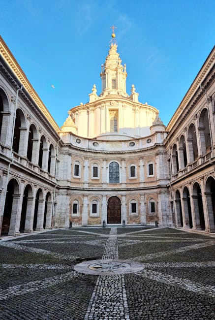 Cortile dell'Università La Sapienza di Roma, sede della Conferenza Nazionale delle Scuole di Pace, architettura rinascimentale e pavimentazione storica