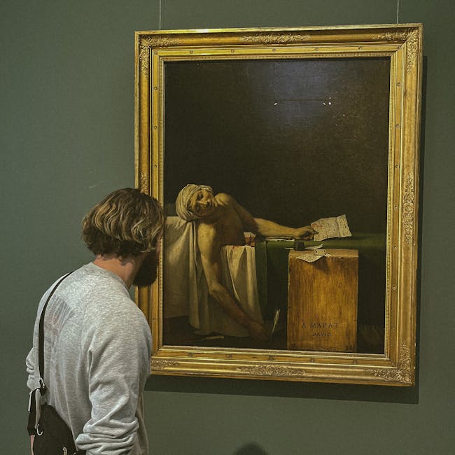 Uomo ammira La morte di Marat di David, capolavoro neoclassico che evoca l'eroismo e il sacrificio, analisi dell'opera e il suo impatto