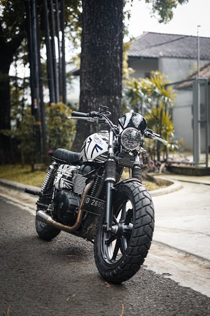 Moto custom su strada: la patente B ti apre la strada alla libertà su due ruote, scopri come guidarla legalmente.