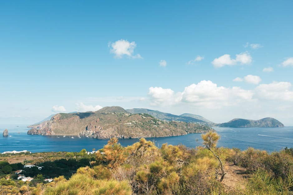 Viaggio d’istruzione alle Eolie: 25 studenti colti da malore dopo una cena sospetta, indagini in corso