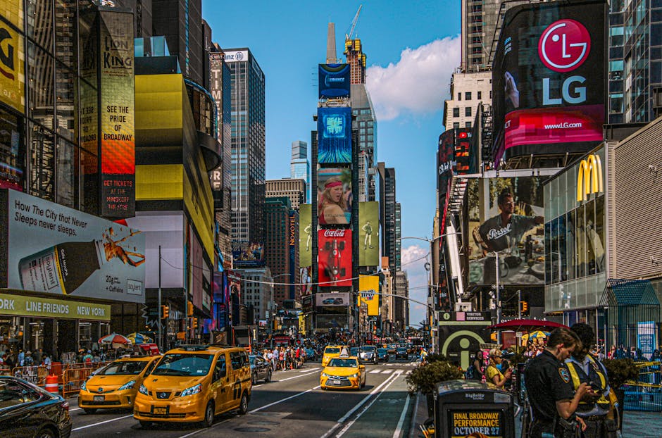 Times Square e il concetto di diametro: taxi gialli, insegne luminose e la geometria urbana che ci circonda.