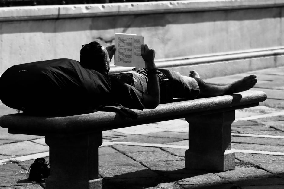 Il declino della lettura in Italia: analisi dei dati Istat e le nuove strategie del MIM per la scuola