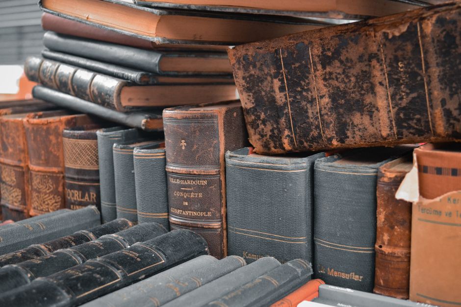 Il ritorno di un tesoro bibliografico: il libro ritrovato dopo 150 anni e le norme d'epoca
