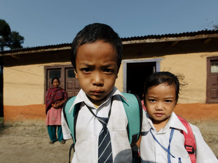 Emergenza educativa in Nepal: il collasso delle scuole e il futuro di 14.000 alunni dopo il "tsunami" di ghiaccio