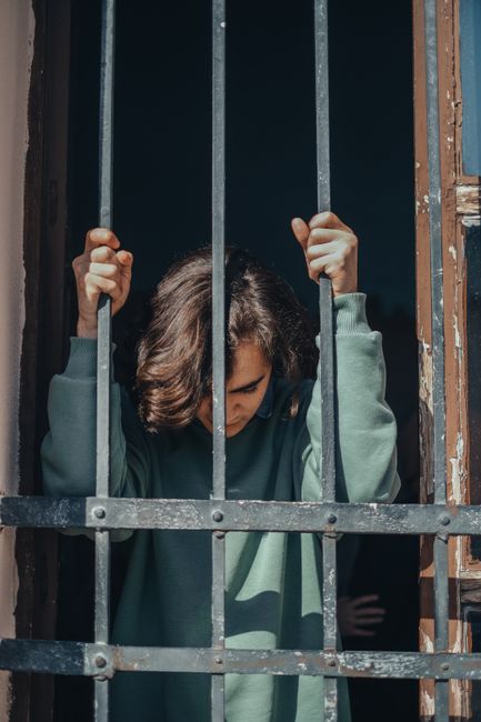 Malta, il 15enne italiano in carcere per allarme bomba è stato ricattato su Roblox