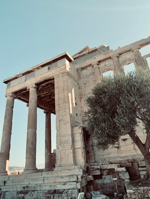Eretteo sull'Acropoli di Atene, simbolo di un'eredità culturale inconfondibile, esempio di architettura classica e testimonianza storica unica.
