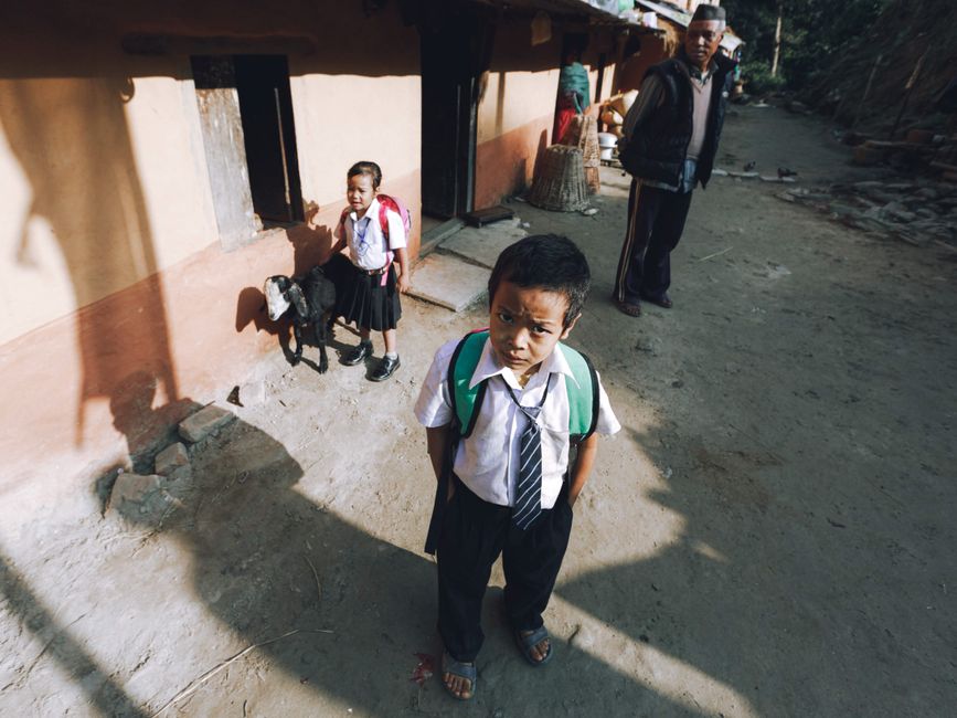 Emergenza scolastica in Nepal: l'allarme UNICEF per 18 scuole distrutte e 17.000 bambini colpiti
