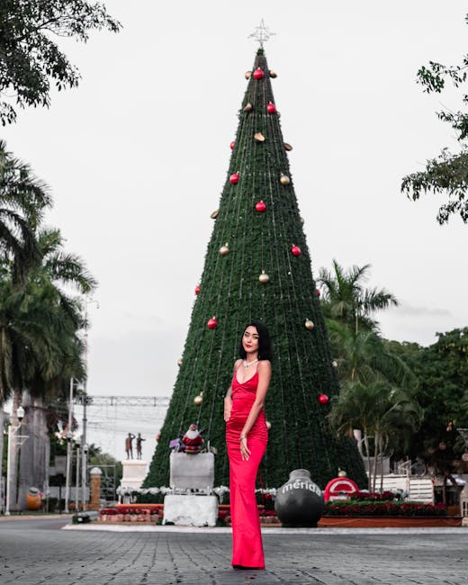 Donna in abito rosso davanti a un albero di Natale gigante, contesto indagine Intelligenza Artificiale Pubblica Amministrazione scadenza 11 dicembre