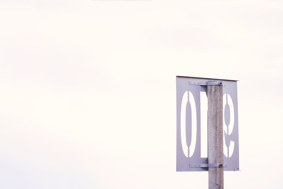 Segnale stradale con numero 019, metafora delle opportunità per i docenti precari e le supplenze disponibili.