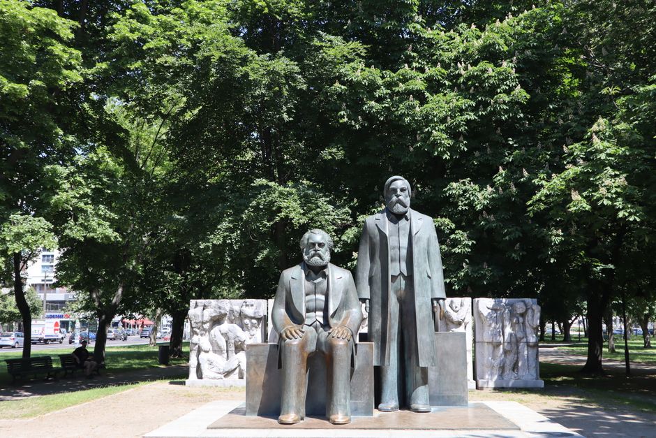 Marx e Spinoza nel Mezzogiorno: Alvaro e Saverio Strati, la lettura come difesa dalle ingiustizie — intervista a Domenico Stranieri