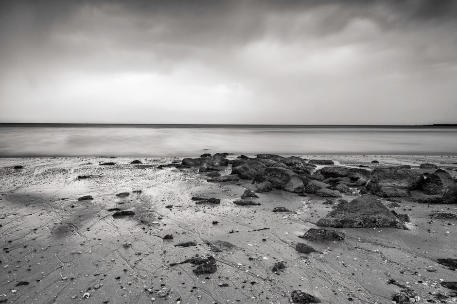 Finta pistola nello zaino e panico a scuola: denunciati due minorenni nel torinese