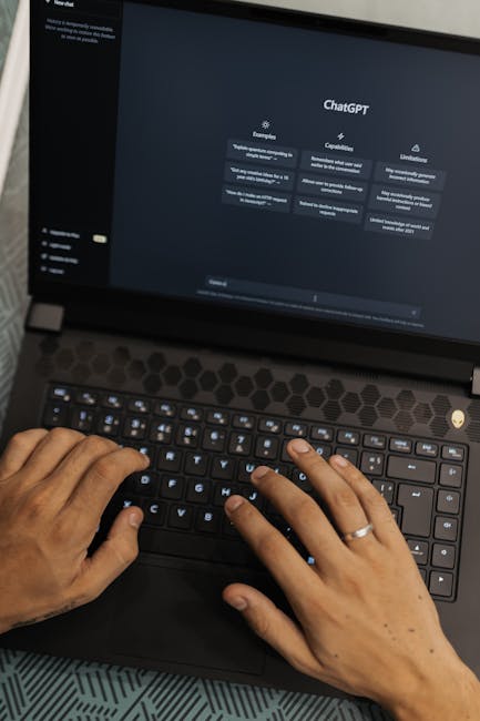Persona che utilizza ChatGPT su un laptop, esempio di integrazione nella programmazione didattica per un apprendimento significativo.
