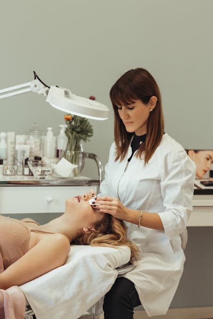 Trattamento viso estetico: una donna riceve cure in un centro benessere, procedure illogiche e ingiuste nel settore.