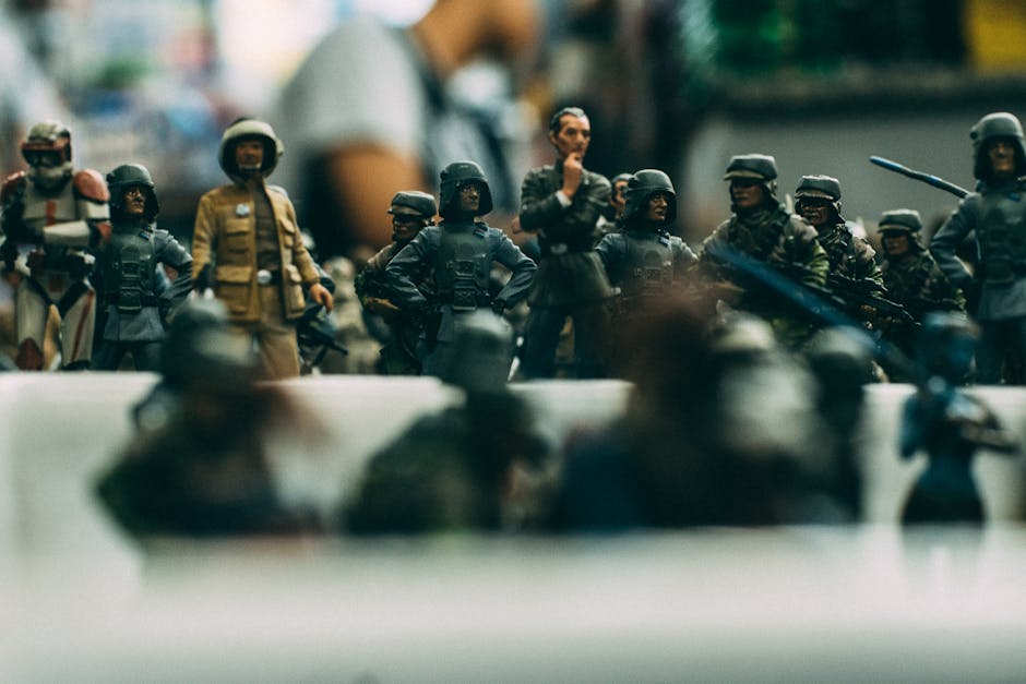 Miniature di soldati che rappresentano la formazione dei leader nelle accademie militari, simbolo di disciplina e strategia