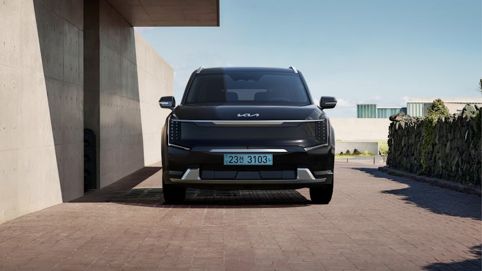 Kia EV9 nera: auto elettrica sostenibile per un futuro circolare, design innovativo e materiali riciclati per l'economia circolare.
