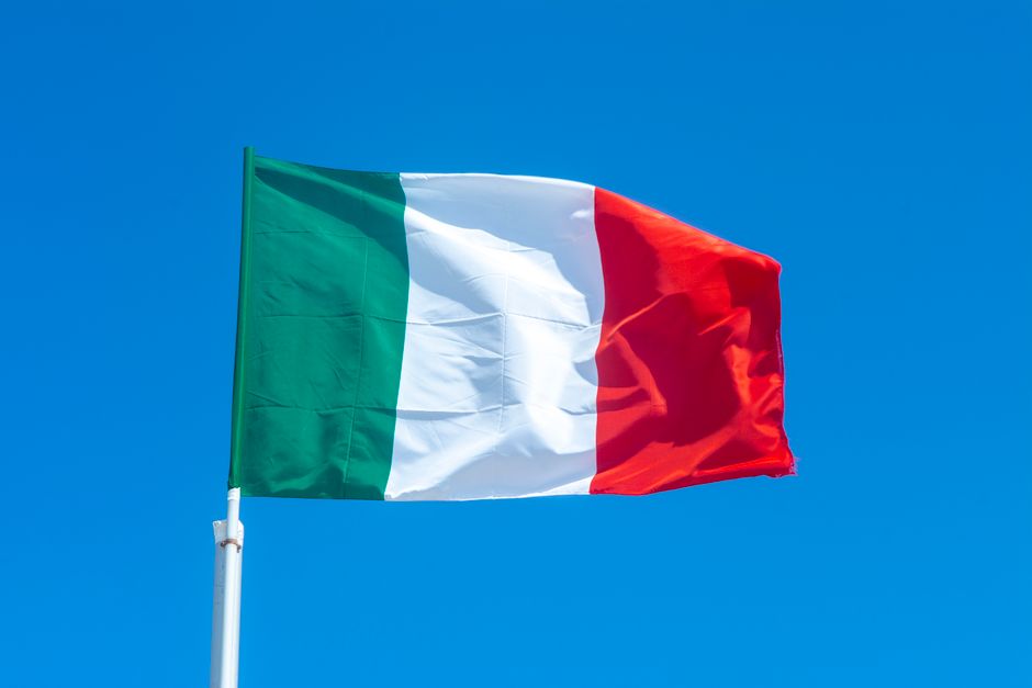 Striscione studenti “L’Italia agli italiani”, interviene il MIM: “L’USR avvia un accertamento ispettivo”
