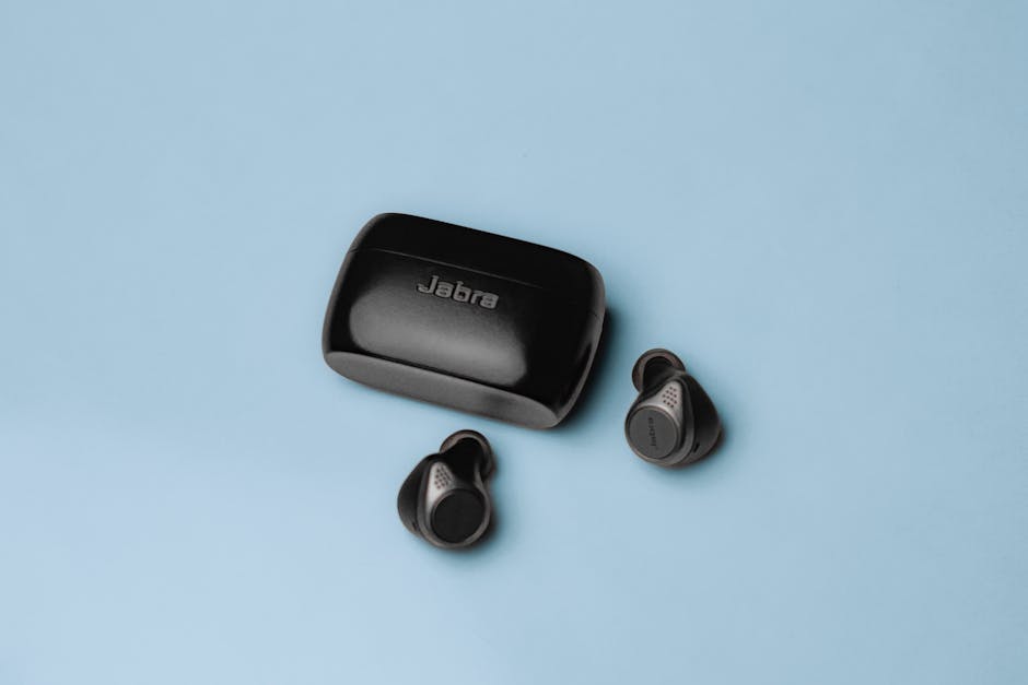 Auricolari Bluetooth Jabra Elite 7 Pro neri con custodia di ricarica, perfetti per ascoltare musica in libertà e senza fili.