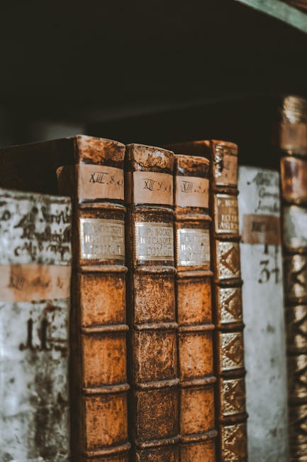 Antichi libri di storia con rilegature in pelle, simbolo della Public History e della sua importanza nell'educazione scolastica.