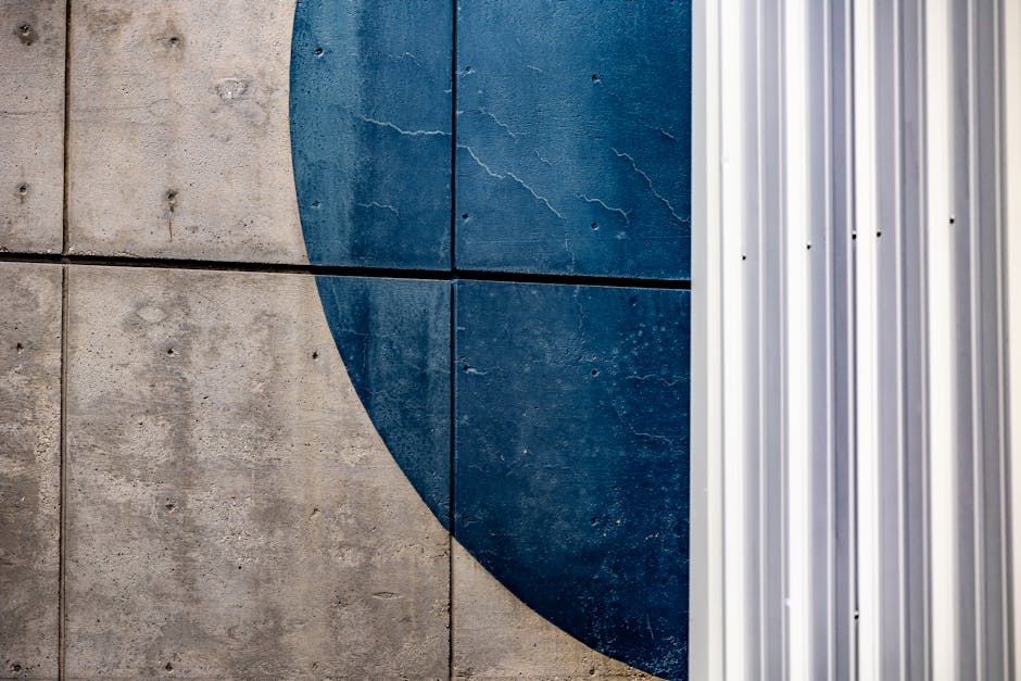 Dettaglio costruttivo con pannelli in cemento e rivestimento metallico per articolo sull'Abete Bianco e le sue applicazioni tecniche.