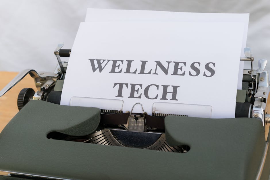 Macchina da scrivere con testo Wellness Tech, metafora per l'innovazione tecnologica nel settore sanitario e l'efficienza promossa da AWS Connect Health.