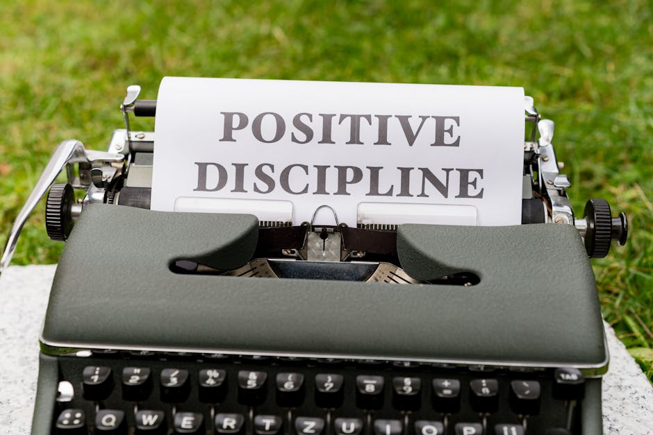 Macchina da scrivere con la scritta 'Positive Discipline', concetto legato alla formazione e aggiornamento docenti con Carta Docente