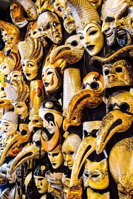 Maschere veneziane artistiche: metafora della personalizzazione del curriculum vitae italiano unico e distintivo.