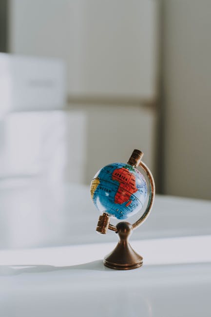 Globo terrestre vintage che simboleggia contesti educativi internazionali e adattamenti culturali nell'innovazione didattica.