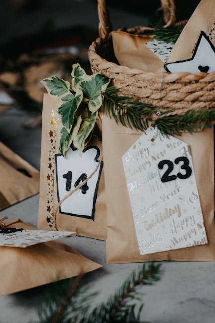 Calendario dell'Avvento fatto in casa con sacchetti numerati per il conto alla rovescia delle vacanze natalizie 2025 e del ponte dell'Immacolata.