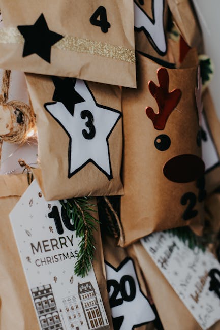 Calendario dell'Avvento artigianale con sacchetti numerati, simbolo di attesa e possibili benefici natalizi per le scuole paritarie.