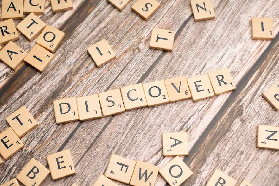 Scrabble con la parola Discover, metafora per trovare il tutor perfetto per ripetizioni e supporto scolastico personalizzato.