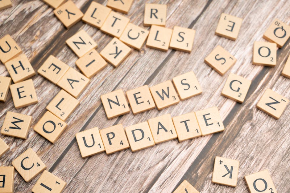 Aggiornamento graduatorie ATA 24 mesi 2026: dettaglio reinserimento titoli e archivio completo con tessere di legno che compongono le parole news update.