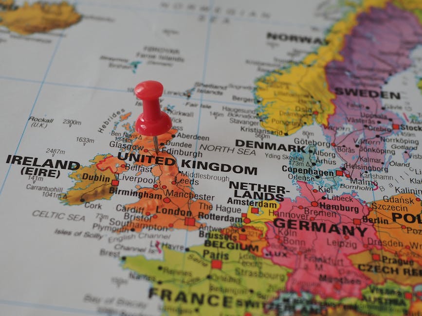 Mappa Regno Unito con puntina rossa, ideale per viaggi di istruzione e regolamento personalizzabile per studenti e docenti.