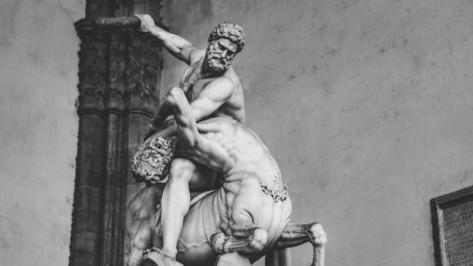 Scultura in marmo di uomo che lotta con un centauro, simbolo della fase uomo-macchina descritta da Dario Amodei nell'articolo.