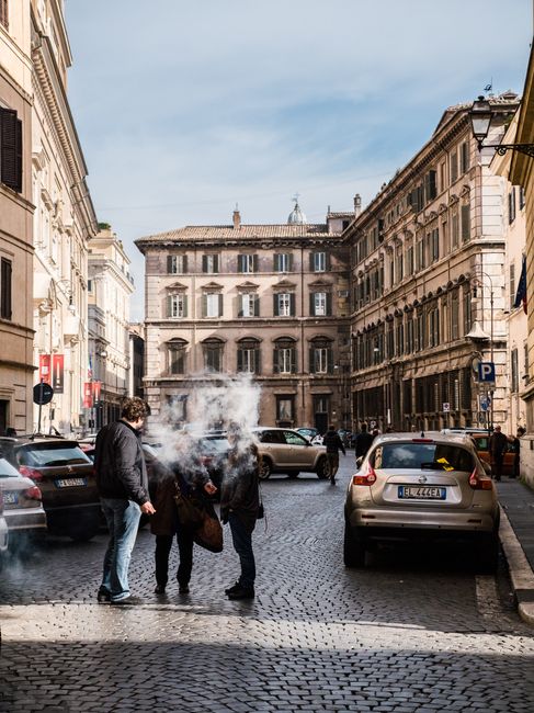 Aggressione alla prof. Marsilio a Roma: tra violenza in classe, radicalizzazione online e il rischio di gogna mediatica