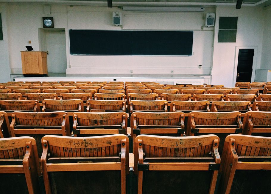 Aule roventi e diritto allo studio: la spinta per un Piano Nazionale di adattamento climatico nelle scuole
