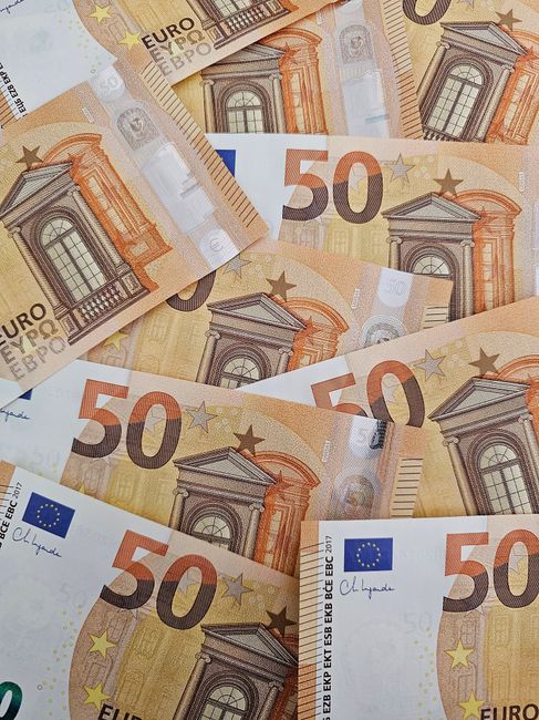 Annullata la richiesta di restituzione di 7.200 euro: il Tribunale del Lavoro sconfigge l'errore burocratico del MIM