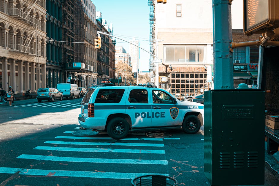 Auto della polizia di New York su strisce pedonali, implicazioni per il controllo export chip AI USA