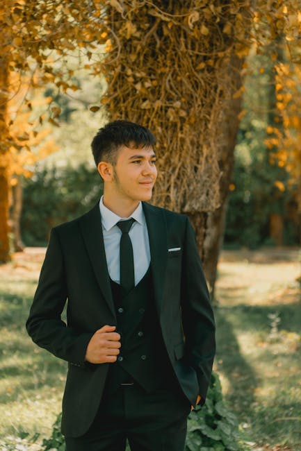 Dirigente scolastico in abito formale durante l'Open Day del liceo in occasione della festa patronale, modalità di recupero.