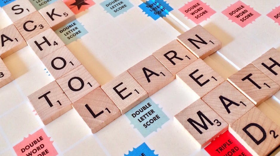 Scrabble con parole inglesi come School Learn Math per esercizi di inglese e preparazione a certificazioni linguistiche